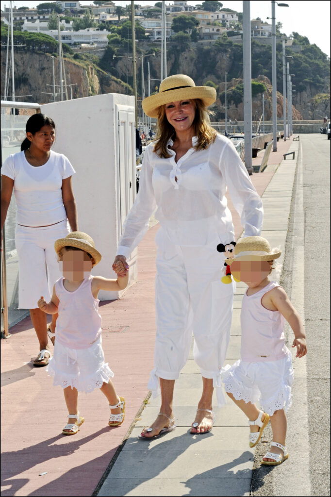 Carmen Cervera y sus hijas en 2008