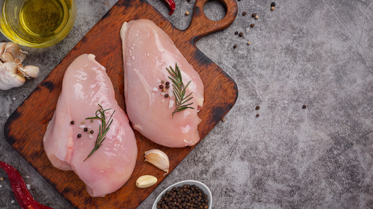 Dos pechugas de pollo, fuente de proteína