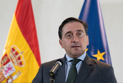 Albares acusa a Feijóo de «esparcir bulos» sobre la relación de España con Marruecos