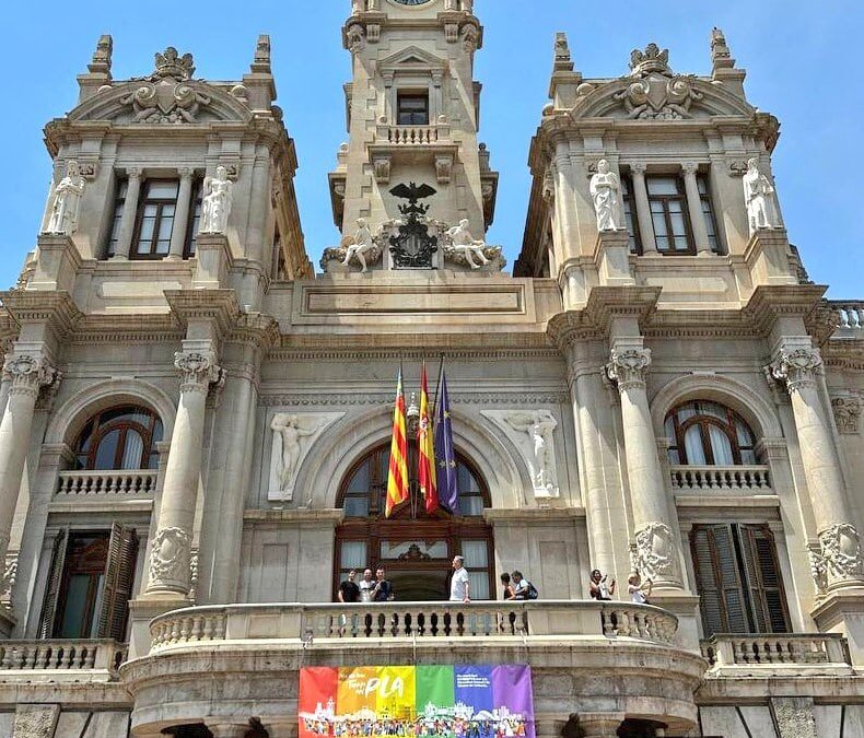 La trampa de Ribó al tratar de acusar al PP de retirar la bandera LGTB en Valencia