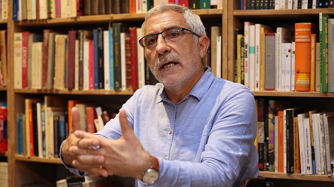Gaspar Llamazares aboga por «recomponer» el diálogo político con la derecha