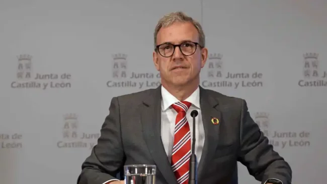 El consejero Mariano Veganzones (Vox) cuestiona la labor de los sindicatos en Castilla y León