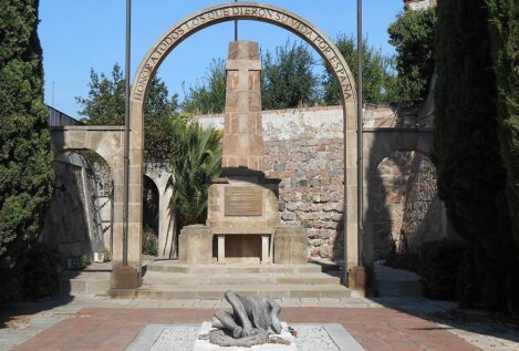 El Ayuntamiento de Barcelona retira el monumento a los caídos del castillo de Montjuïc