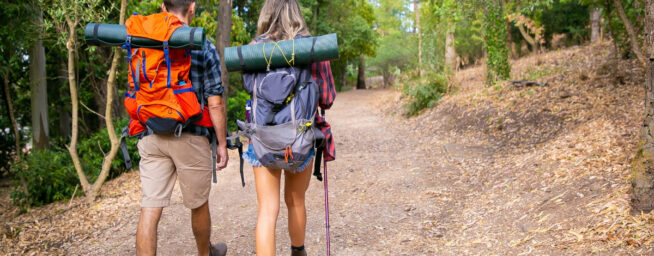 Así es cómo debes planificar tu primera excursión de senderismo, según una experta