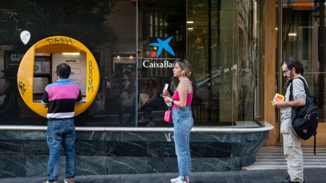 El uso del dinero en efectivo crece a niveles récord pese al auge de los pagos por móvil