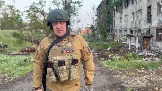 El líder del Grupo Wagner acusa a Moscú de bombardear sus bases en Ucrania