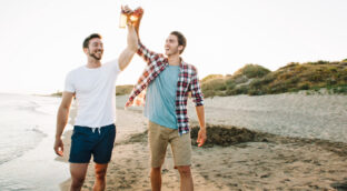Alcohol en verano: los riesgos para la salud de beber en las vacaciones