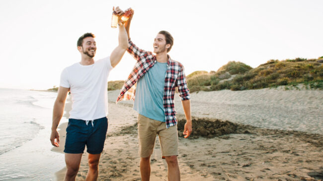 Alcohol en verano: los riesgos para la salud de beber en las vacaciones