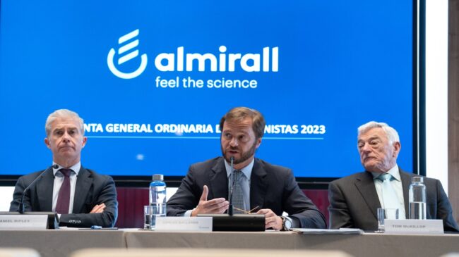 Almirall se desploma casi un 8% en Bolsa tras cerrar un aumento de capital de 200 millones