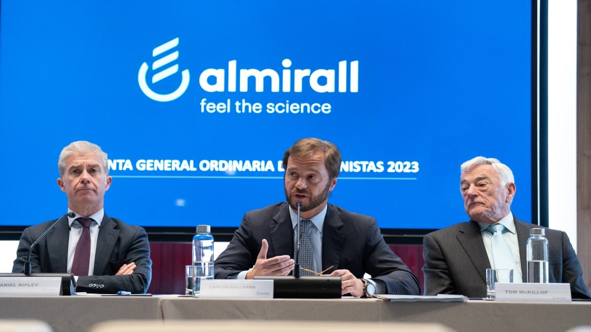 Almirall se desploma casi un 8% en Bolsa tras cerrar un aumento de capital de 200 millones