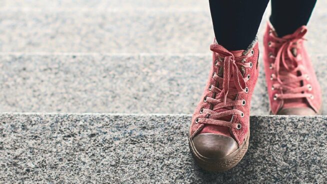 El secreto de las manchas oscuras en el granito