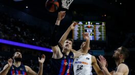 El Barcelona gana la liga ACB de baloncesto tras vencer al Real Madrid por tercera vez