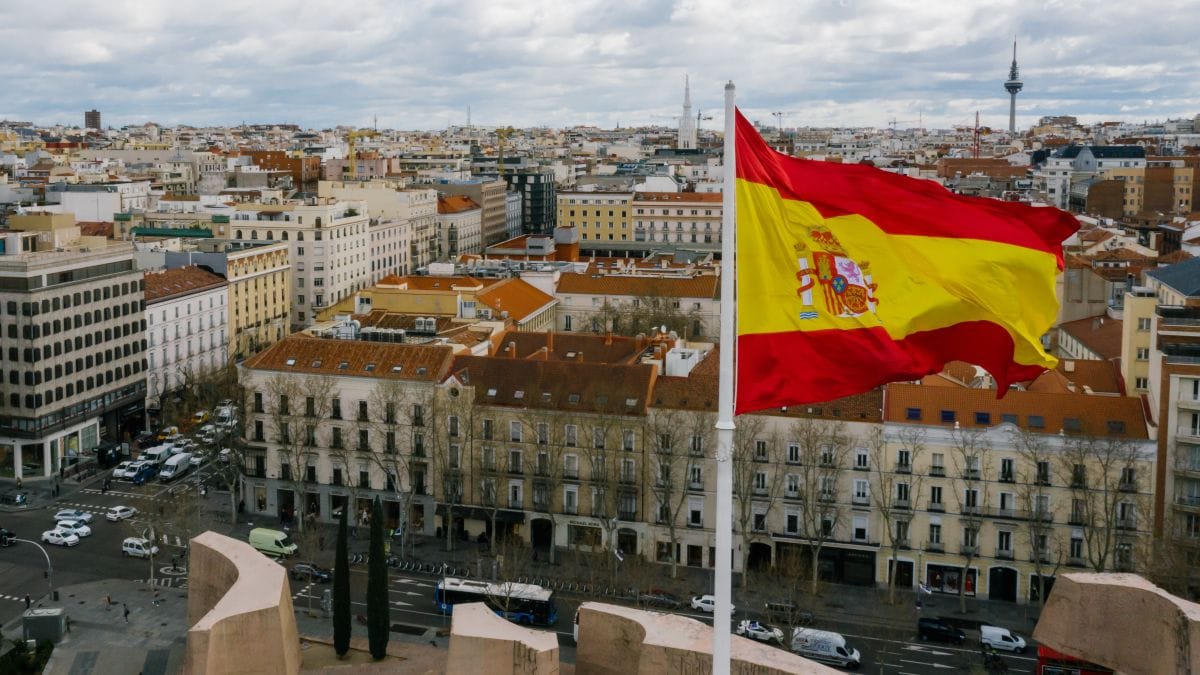 La mayoría de los ciudadanos están orgullosos de ser españoles y de su comunidad autónoma