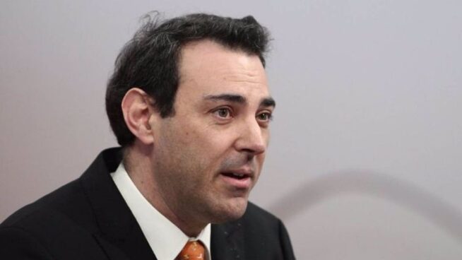 Cs espera que el número uno de Olona por Madrid abandone el partido o le expulsarán