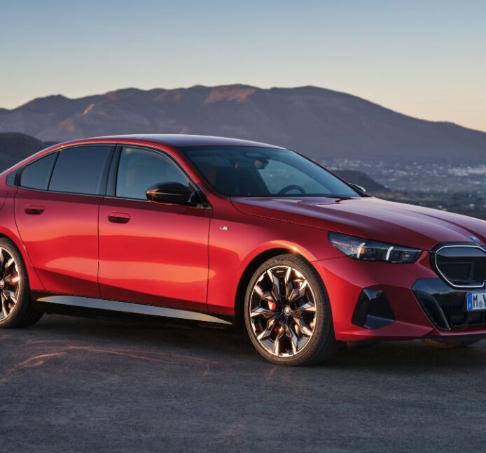 El BMW Serie 5 planta cara a los SUV con calidad y su sedán más tecnológico