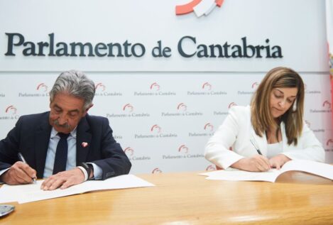 PP y Revilla firman el acuerdo de investidura de Buruaga en Cantabria