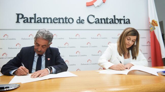 PP y Revilla firman el acuerdo de investidura de Buruaga en Cantabria
