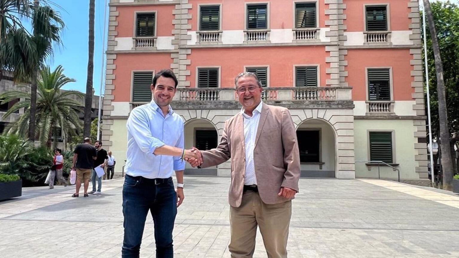 Génova apunta al alcalde de Castelldefels como relevo de Fernández en el PP catalán