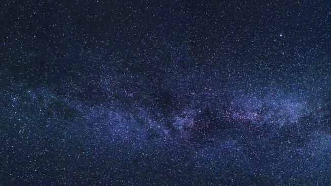 ¿Por qué la noche es oscura si hay infinitas estrellas? 200 años de la paradoja de Olbers