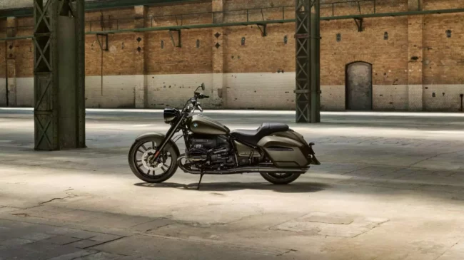 BMW amplía la gama R18 con la Roctane, una rutera clásica