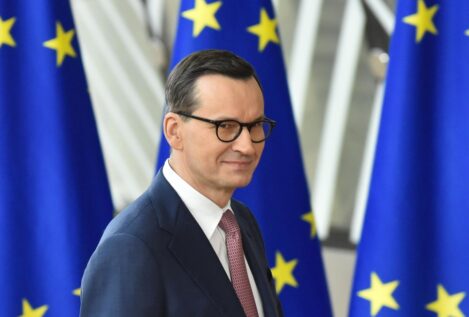 La Comisión Europea expedienta a Polonia por su nueva ley para inhabilitar a cargos públicos