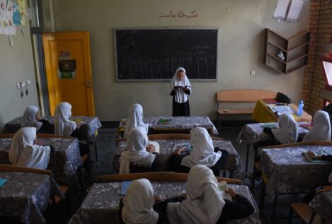 Intoxicadas 77 niñas en dos escuelas infantiles del norte de Afganistán