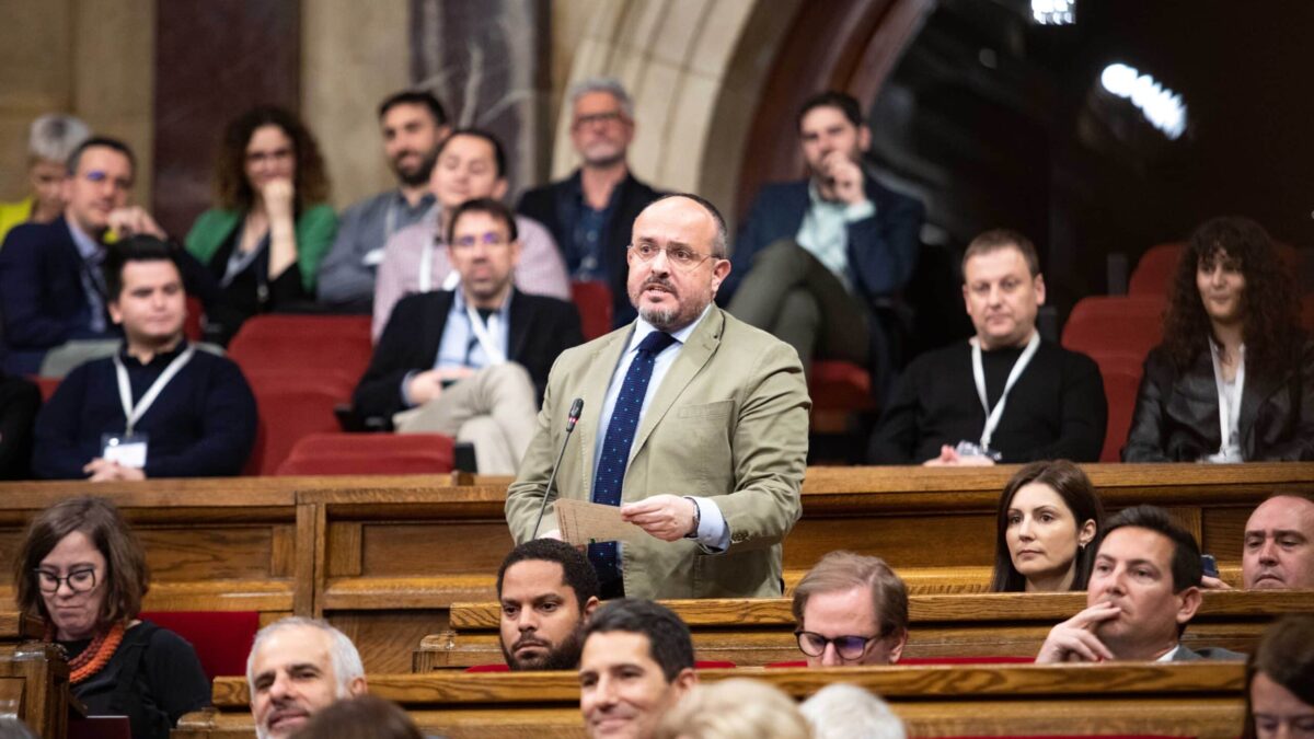 El líder del PP-C rechaza la oferta de Feijóo para ir de número uno por Barcelona el 23-J