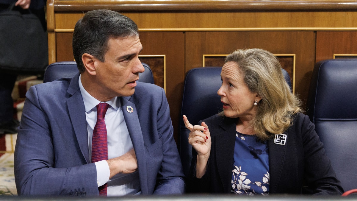 Sánchez da por segura la salida de Calviño al BEI y fichará a otra mujer para «marcar a Díaz»