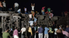 Tragedia ferroviaria en el este de India: los muertos ascienden a 261  por un accidente