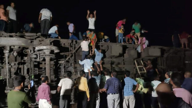 Tragedia ferroviaria en el este de India: los muertos ascienden a 261  por un accidente