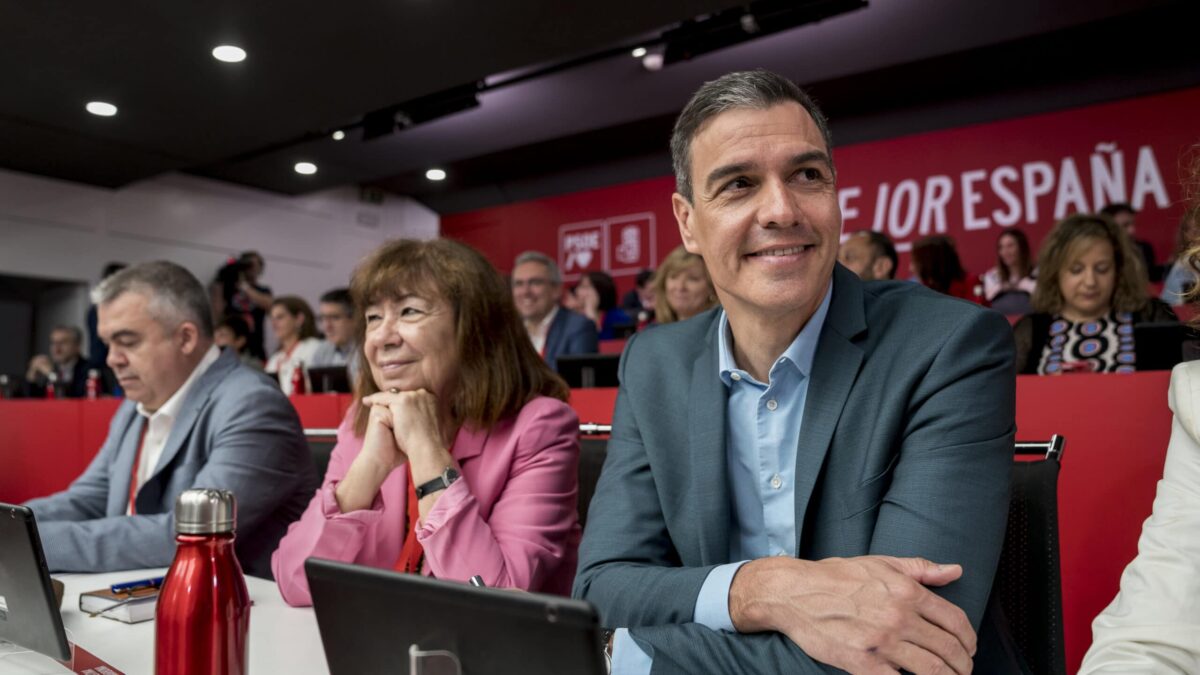 Clamor en el PSOE contra el dedazo de Sánchez en las listas: «Se ha cargado el partido»