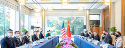 China y EEUU rompen el hielo y seguirán los contactos tras el encuentro entre Qin y Blinken