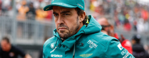 Fernando Alonso acaba con los rumores y especulaciones y renueva con Aston Martin