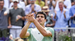 Alcaraz se proclama campeón del torneo de Queen's y ya mira a Wimbledon