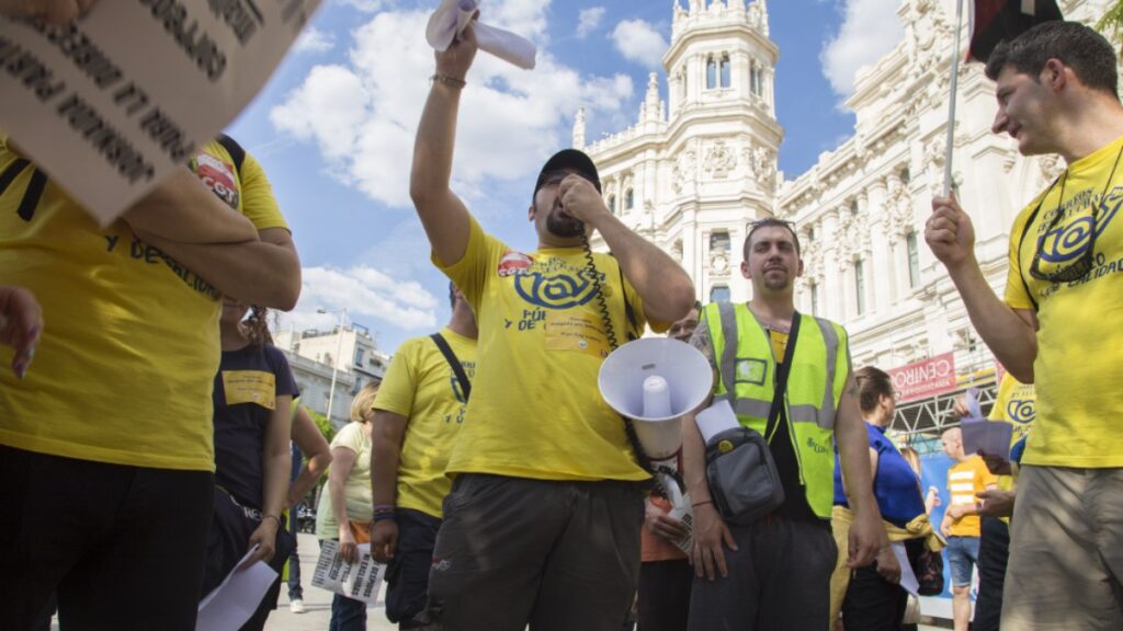 Trabajadores de Correos durante una reciente manifestación en el centro de Madrid.
