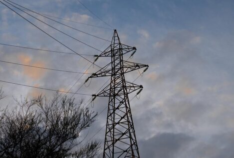 Bruselas defiende eliminar medidas de intervención del mercado eléctrico