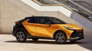 El lío que supone elegir coche en 2025