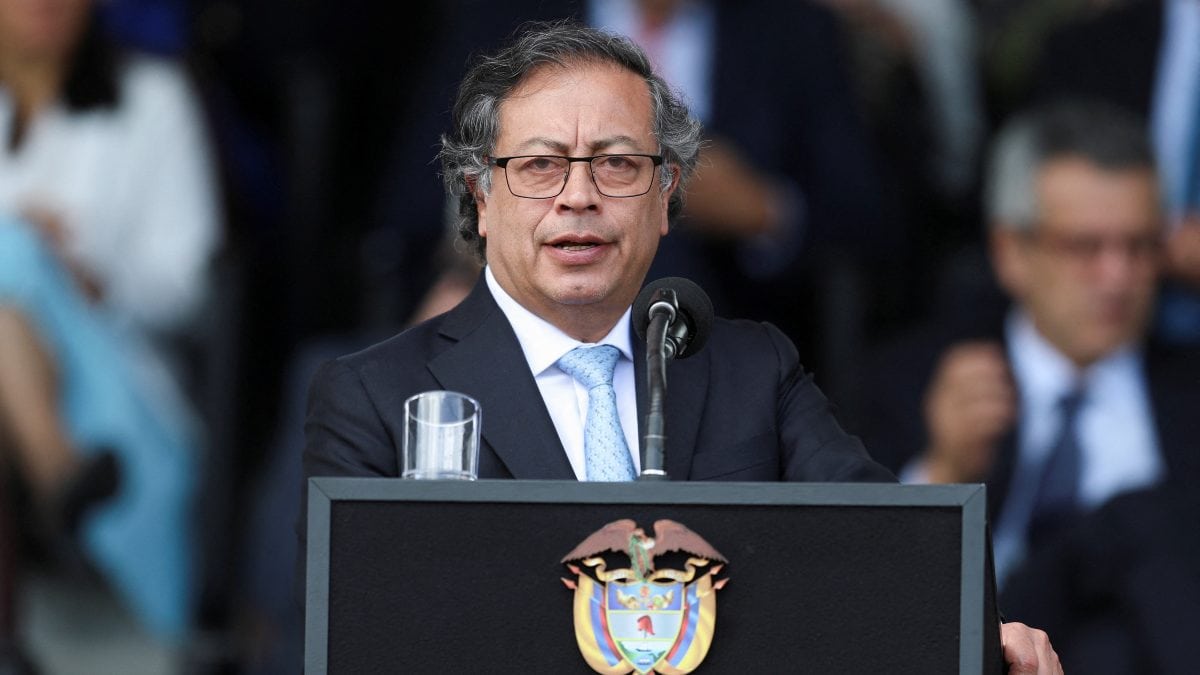 El presidente de Prisa, salpicado por un escándalo que afecta a Petro en Colombia