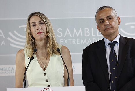 El PP se enreda en contradicciones en el día de su pacto con Vox en Extremadura