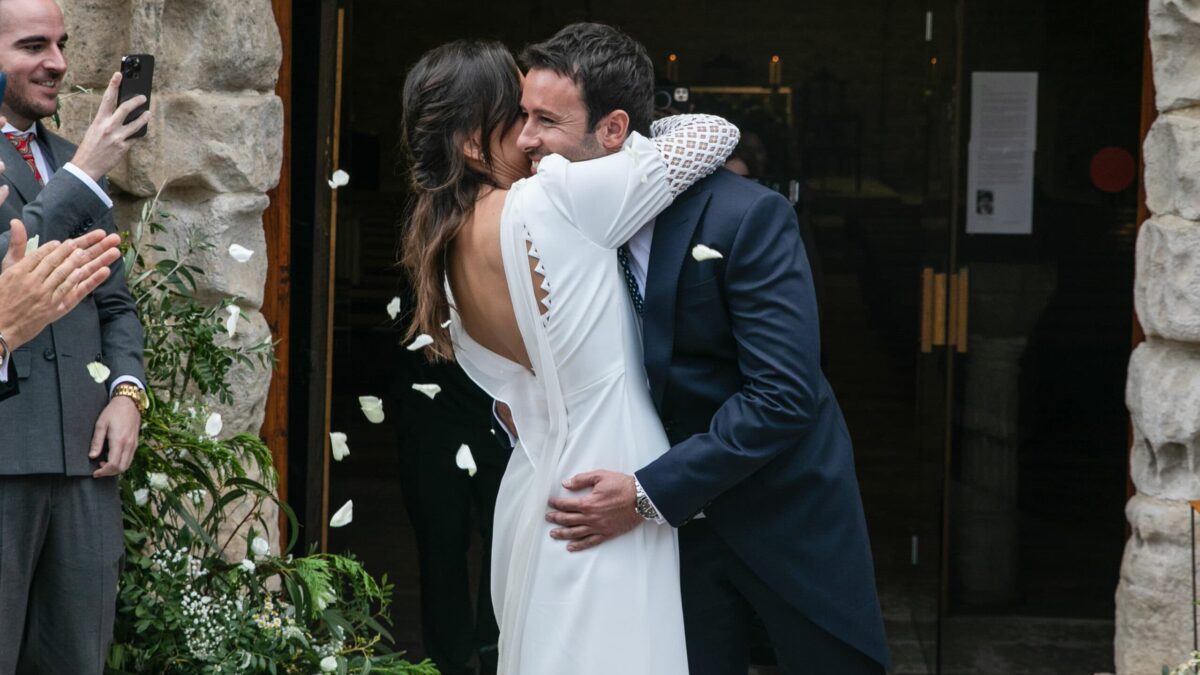 La romántica boda de Matias Prats Jr. y Claudia Collado frente al mar 