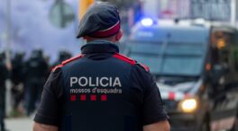 Un hombre atropella a una mossa con un coche robado y se da a la fuga en Manresa (Barcelona)