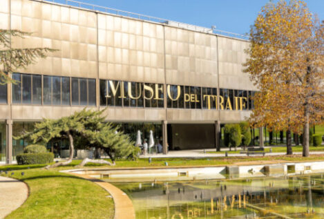Así es la fusión de estilos en la nueva exposición "Híbrido" del Museo del Traje en Madrid