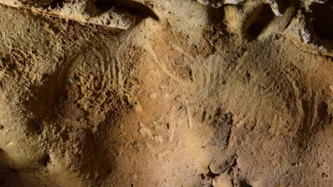Encuentran grabados rupestres neandertales con más de 57.000 años de antigüedad
