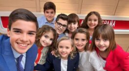 Calviño comparte un 'selfie' donde aparece junto a Sánchez y otros ministros como niños