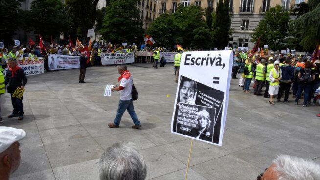El gasto en pensiones se dispara en junio a 23.600 millones por la mensual y la paga extra