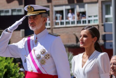 Granada se vuelca con el desfile del Día de las Fuerzas Armadas, presidido por los Reyes