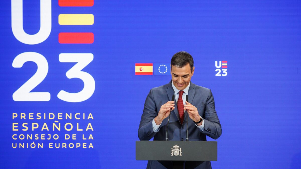 Sánchez promueve que la UE dé otro hachazo fiscal a las empresas y penalice más la evasión