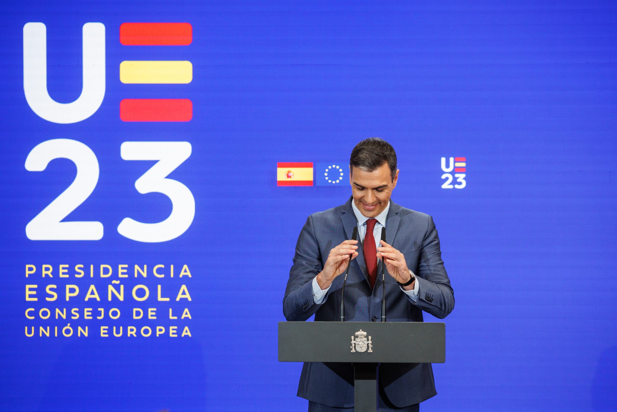 Sánchez promueve que la UE dé otro hachazo fiscal a las empresas y penalice más la evasión