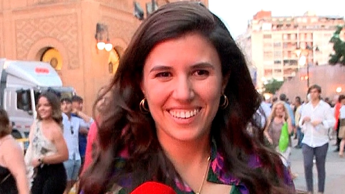 Teresa Urquijo apoya a su novio, Almeida, en su fin de semana más especial