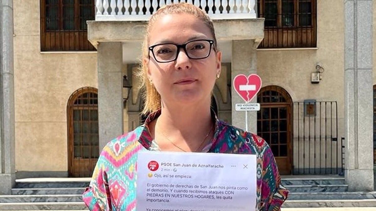 El PSOE utiliza una esvástica para comparar al PP de San Juan (Sevilla) con el nazismo
